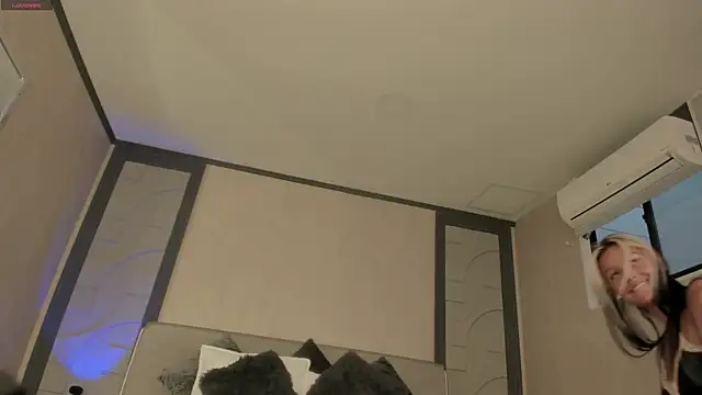 alicee clark  online show from April 2026 11:49:02 AM