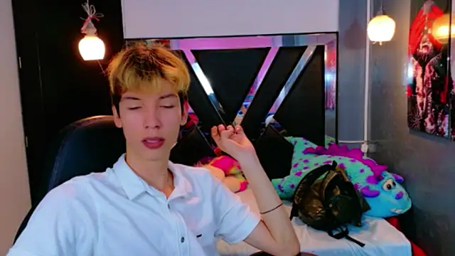 Snapshot of Liam_Green1 chatting on February 2026 12:07:01 PM Liam Green1 online show from February 2026 12:07:01 PM