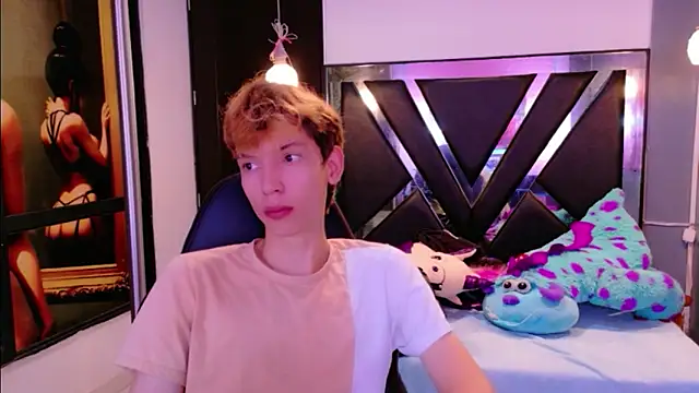 Snapshot of Liam_Green1 chatting on February 2026 12:05:01 PM Liam Green1 online show from February 2026 12:05:01 PM