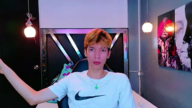 Snapshot of Liam_Green1 chatting on February 2026 12:16:02 PM Liam Green1 online show from February 2026 12:16:02 PM