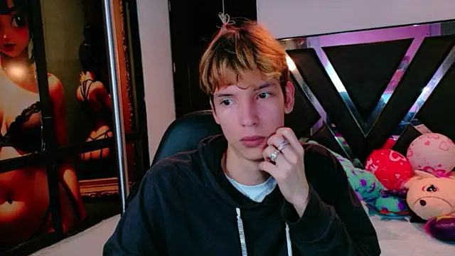 Snapshot of Liam_Green1 chatting on February 2026 12:02:02 PM Liam Green1 online show from February 2026 12:02:02 PM