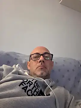 pareja47 online show from March 2026 11:54:02 PM