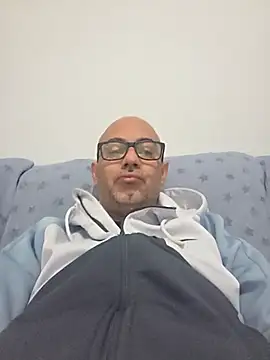 pareja47 online show from February 2026 09:06:02 AM