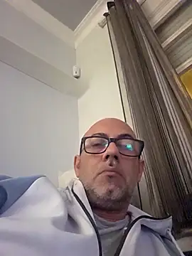 Snapshot of pareja47 chatting on May 2026 08:12:01 PM pareja47 online show from May 2026 08:12:01 PM