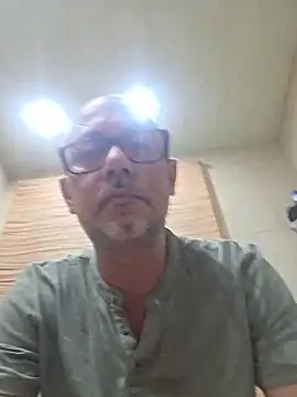 Snapshot of pareja47 chatting on May 2026 07:30:02 PM pareja47 online show from May 2026 07:30:02 PM