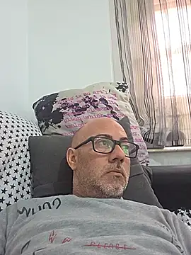 Snapshot of pareja47 chatting on May 2026 01:08:02 PM pareja47 online show from May 2026 01:08:02 PM