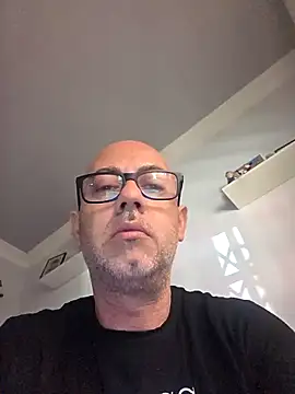 pareja47 online show from April 2026 08:32:02 AM