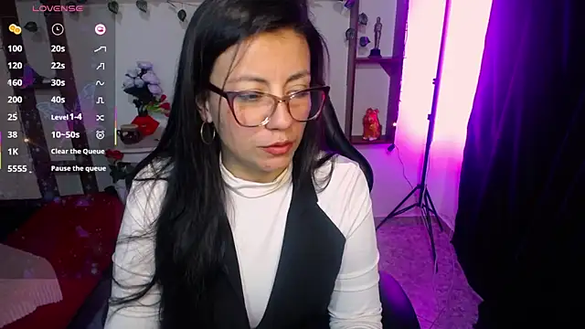 Snapshot of QueenRose94 chatting on March 2026 12:24:01 PM QueenRose94 online show from March 2026 12:24:01 PM