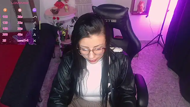 Snapshot of QueenRose94 chatting on March 2026 11:59:01 AM QueenRose94 online show from March 2026 11:59:01 AM