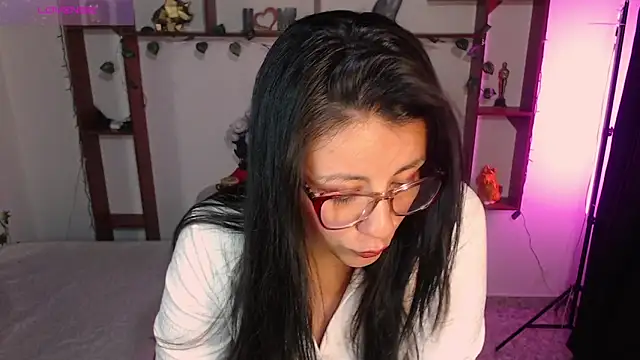 Snapshot of QueenRose94 chatting on March 2026 01:24:01 PM QueenRose94 online show from March 2026 01:24:01 PM