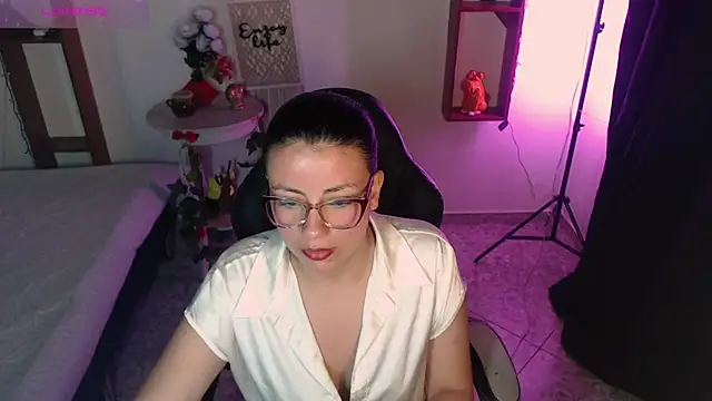 Snapshot of QueenRose94 chatting on March 2026 12:39:02 PM QueenRose94 online show from March 2026 12:39:02 PM