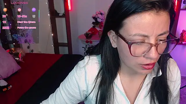 Snapshot of QueenRose94 chatting on March 2026 12:42:01 PM QueenRose94 online show from March 2026 12:42:01 PM