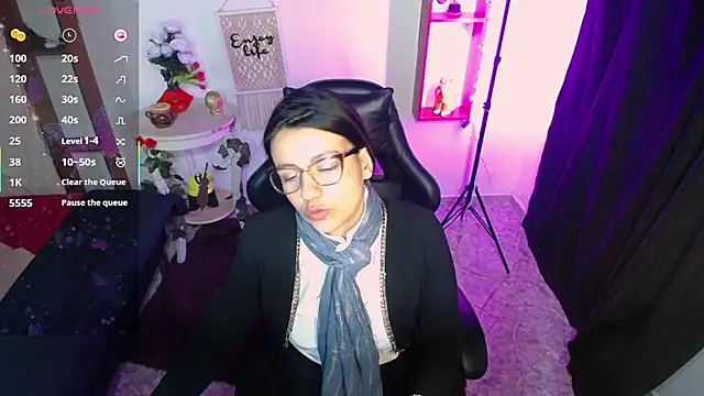 Snapshot of QueenRose94 chatting on March 2026 04:03:01 PM QueenRose94 online show from March 2026 04:03:01 PM