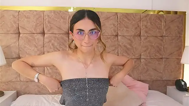 EmmaClark   online show from March 2026 07:37:01 PM