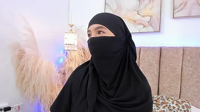 Snapshot of Yaasmin_ chatting on February 2026 07:02:01 PM Yaasmin online show from February 2026 07:02:01 PM