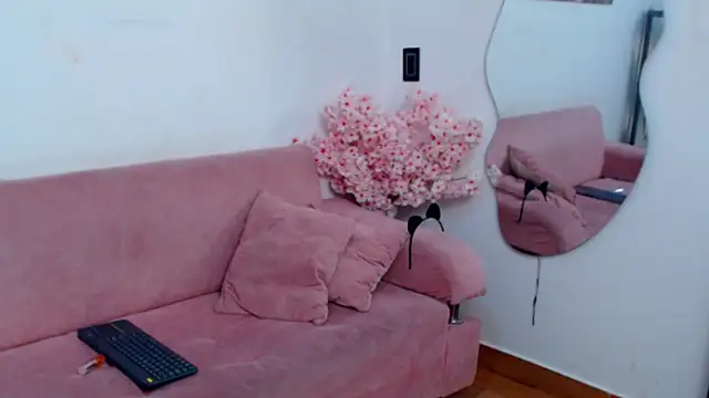 Snapshot of Kitty_f00x chatting on April 2026 08:57:02 PM Kitty f00x online show from April 2026 08:57:02 PM