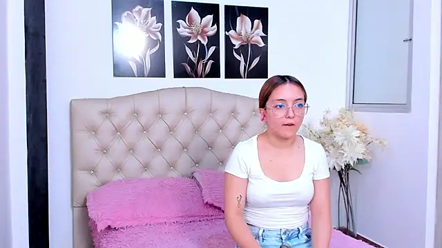 Snapshot of Kitty_f00x chatting on June 2026 07:29:02 PM Kitty f00x online show from June 2026 07:29:02 PM