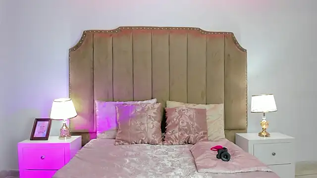 Alessiia Moon online show from March 2026 01:16:02 PM