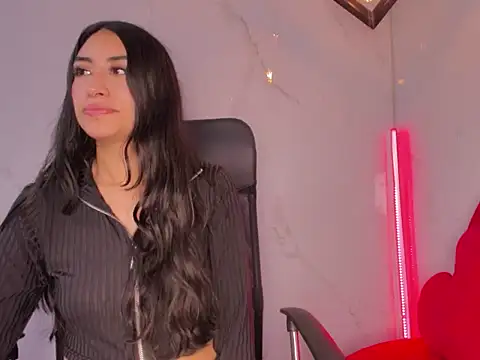 Snapshot of TiffanyDream8 chatting on February 2026 09:50:01 PM TiffanyDream8 online show from February 2026 09:50:01 PM