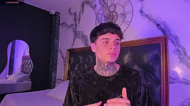 Snapshot of Declan-Foxx chatting on April 2026 06:03:02 AM Declan-Foxx online show from April 2026 06:03:02 AM