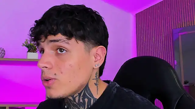 Snapshot of Declan-Foxx chatting on April 2026 12:23:01 AM Declan-Foxx online show from April 2026 12:23:01 AM