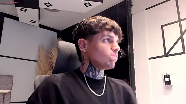 Snapshot of Declan-Foxx chatting on April 2026 08:43:01 PM Declan-Foxx online show from April 2026 08:43:01 PM