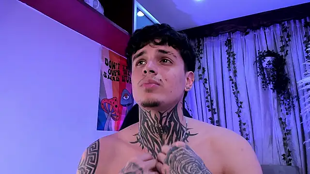 Snapshot of Declan-Foxx chatting on April 2026 04:28:02 AM Declan-Foxx online show from April 2026 04:28:02 AM