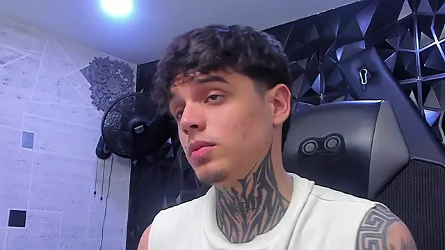 Snapshot of Declan-Foxx chatting on April 2026 08:59:02 PM Declan-Foxx online show from April 2026 08:59:02 PM