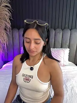 Nanda vixen  online show from June 2026 11:05:01 PM
