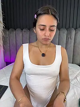 Nanda vixen  online show from April 2026 11:28:01 PM