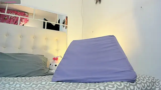 MiaEvans0 online show from May 2026 06:56:02 PM