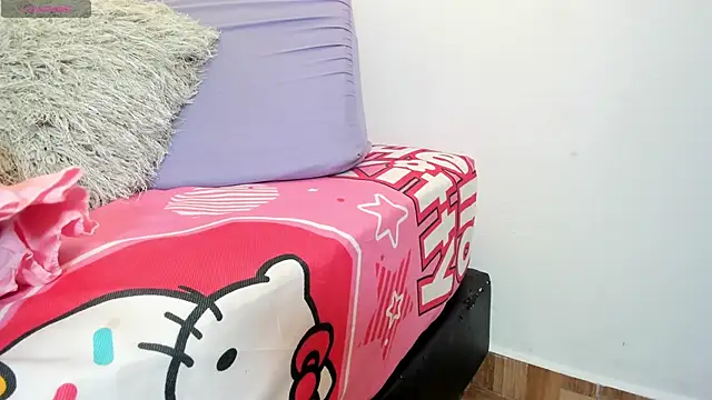 MiaEvans0 online show from May 2026 07:01:01 PM