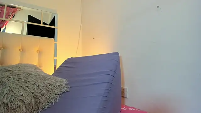 MiaEvans0 online show from May 2026 07:01:01 PM