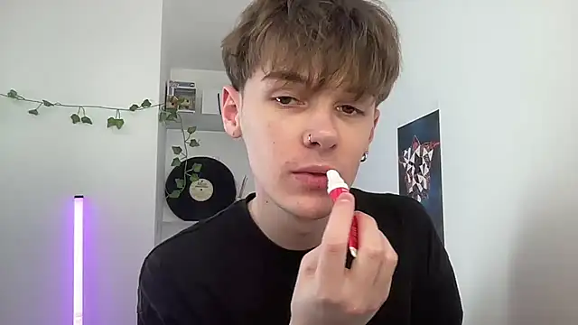 YourMilkyGuy online show from May 2026 03:04:02 PM
