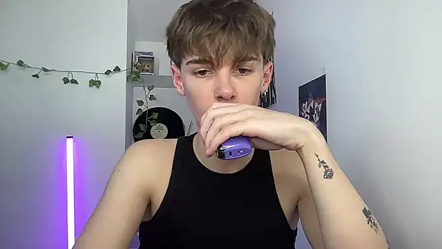 YourMilkyGuy online show from May 2026 03:27:01 PM