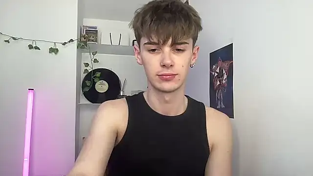 YourMilkyGuy online show from May 2026 04:01:01 PM