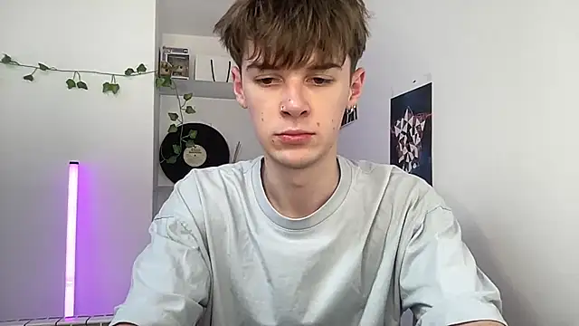 YourMilkyGuy online show from April 2026 01:36:02 PM