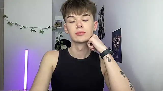 YourMilkyGuy online show from May 2026 09:33:01 PM