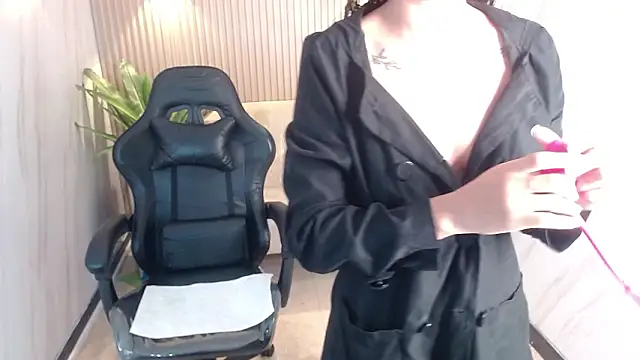 lili mint tf online show from March 2026 09:10:01 PM