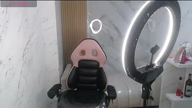 lili mint tf online show from April 2026 03:33:01 AM