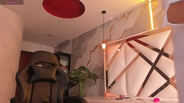 lili mint tf online show from February 2026 03:28:01 AM