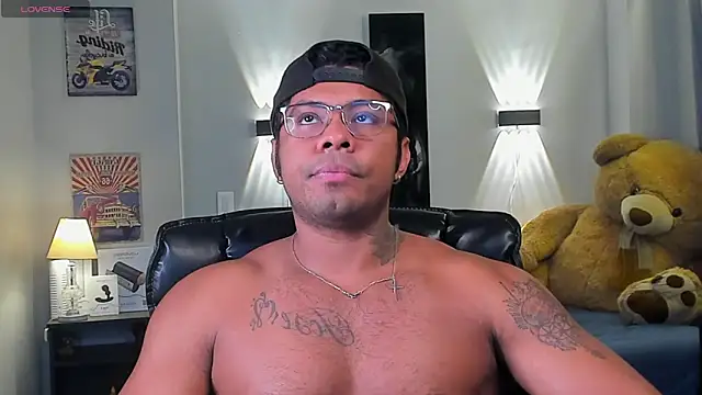 Snapshot of LEOHRDZ chatting on February 2026 10:43:01 PM LEOHRDZ online show from February 2026 10:43:01 PM