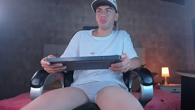 Snapshot of Milo_Thompson chatting on February 2026 08:06:02 PM Milo Thompson online show from February 2026 08:06:02 PM