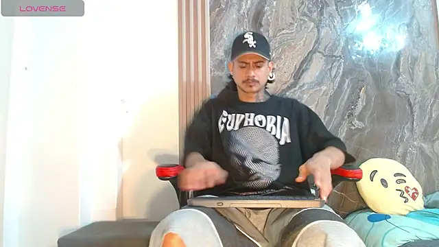 Damian-and-Camerum online show from April 2026 02:39:01 AM