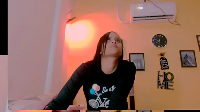 sexiempoderada18 online show from April 2026 02:24:01 PM