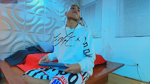 ItsZairen online show from March 2026 03:16:01 AM