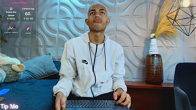 ItsZairen online show from April 2026 03:46:02 AM