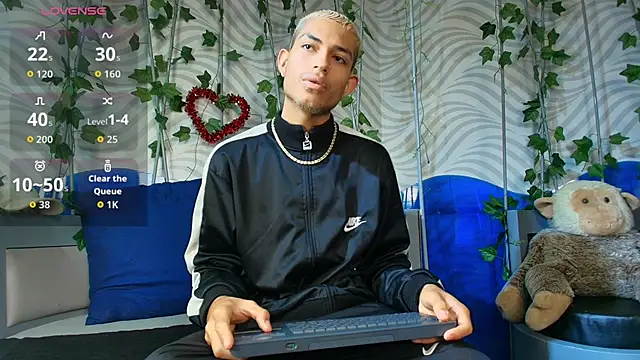 ItsZairen online show from February 2026 04:23:01 AM