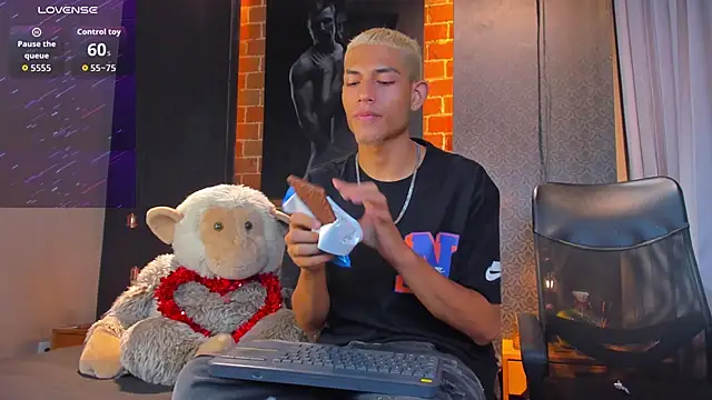 ItsZairen online show from February 2026 05:59:02 AM