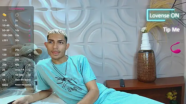 ItsZairen online show from April 2026 04:38:02 AM